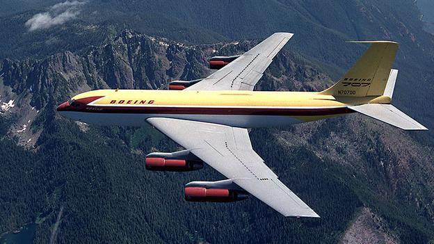 Boeing 707 fly Boeing 707