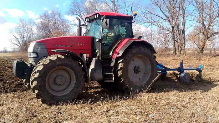 Universal traktor "KamAZ": tekniske og funksjonelle funksjoner