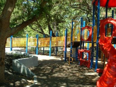 Vi lærer å arrangere et nettsted i barnehagen om sommeren