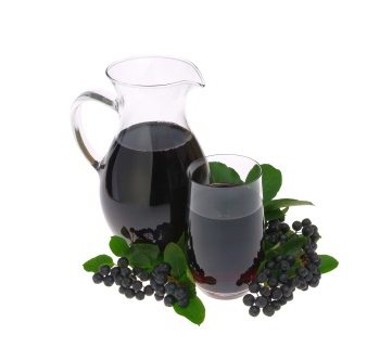 Alkohol fra svart chokeberry hjemme: oppskrifter og metoder