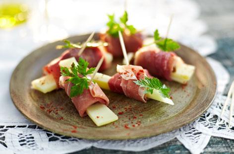 Oppskrifter av snacks på spyd for et buffetbord og ikke bare