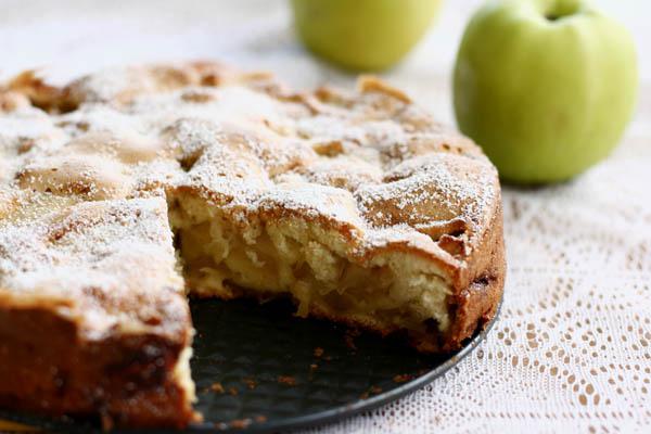 Apple charlotte fra Julia Vysotskaya: oppskrift og råd fra mesteren