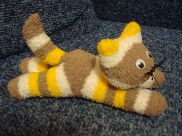 hvordan lage en kattunge fra en sokk med egne hender