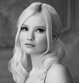 Emily Browning bilde