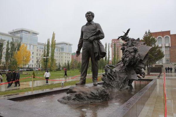 Mustai Karimov: Biografi og kreativitet