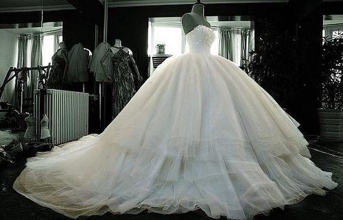 Hvordan velge en vakker kjole til bryllupet?