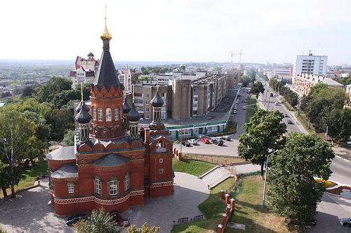 Hvor er Bryansk? Den strekker seg langs bredden av Desna