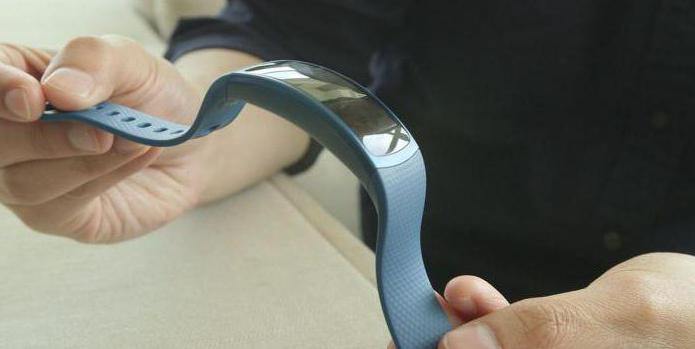 Fitness armbånd Samsung Gear Fit 2: omtale og omtaler