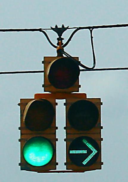 trafikklys med ekstra seksjon til høyre